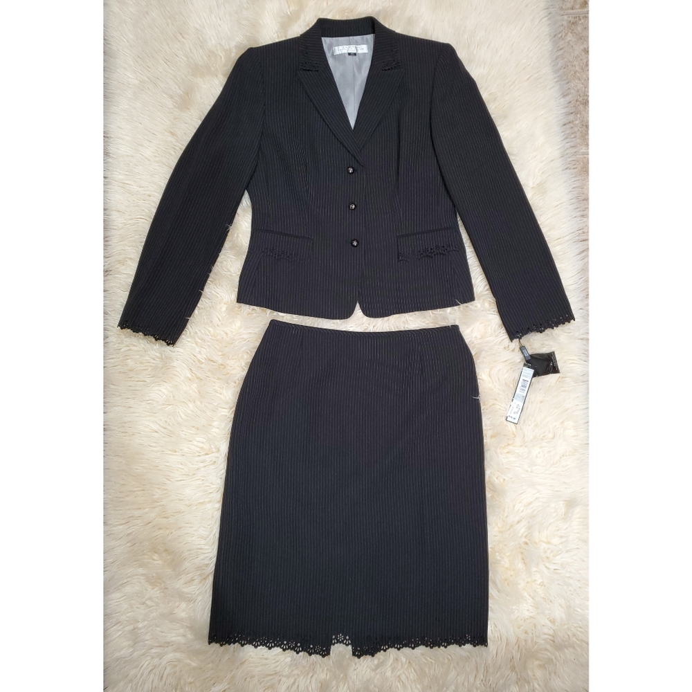 Tahari Arthur S Levine size 6Petite Black Two-Piece Skirt Blazer Set